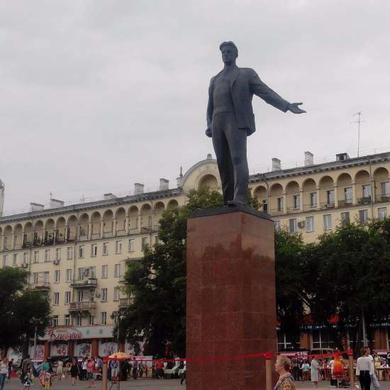 Памятник В. Маяковскому