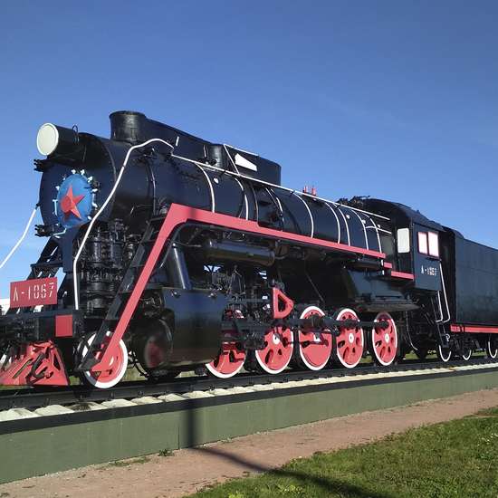 Monument to the steam locomotive L-1067